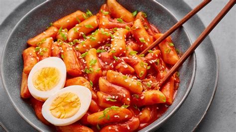  Ddeokbokki: Acı Biberli ve Şirince Sosuyla Buluşan Kore Lezzeti!