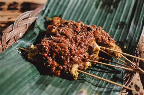  Sate Maranggi:  Lezzetli ve İncecik Marine Edilmiş Tavuk Şişleri ile Kendinizi Lüks Bir Endonezyalı ziyafete Davet Edin!