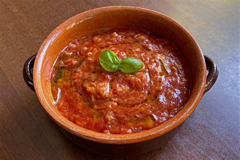  Pappa al Pomodoro: Yoğun ve Doyurucu Bir Toskana Klasikleri